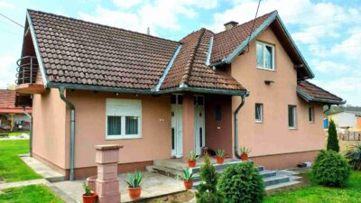 00551 Красивый дом в селе Доня Борина