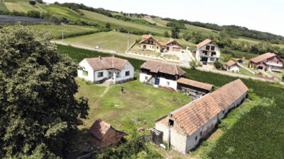 00997 Сельская усадьба в селе Грнчара