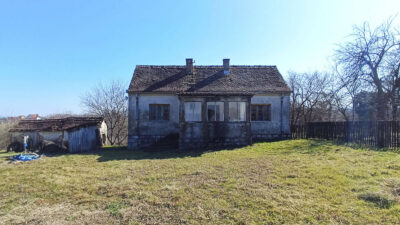 01061 Участок со старым домом