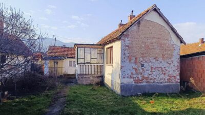 01140 Участок в Лознице со старым домом