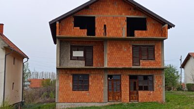 00975 Незавершенный дом в Лознице