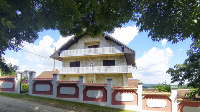 00791 Красивый загородный дом с большим участком